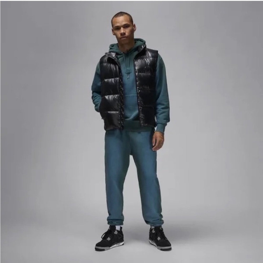 NWOT Nike Therma Fit Air Jordan Flight Down Puffer Vest Black Mens
FV7274-010